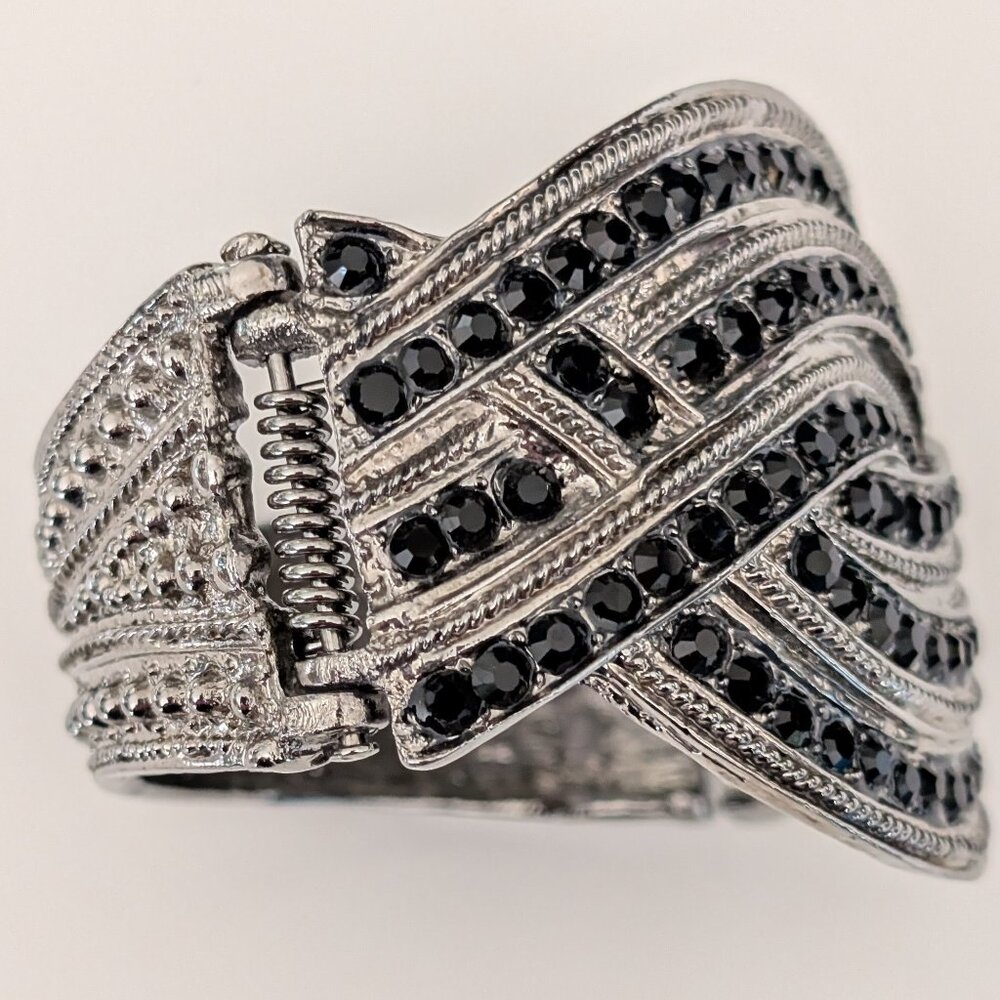 Gray metal hinge closure bracelet with black bead detail - Picture 13 of 14